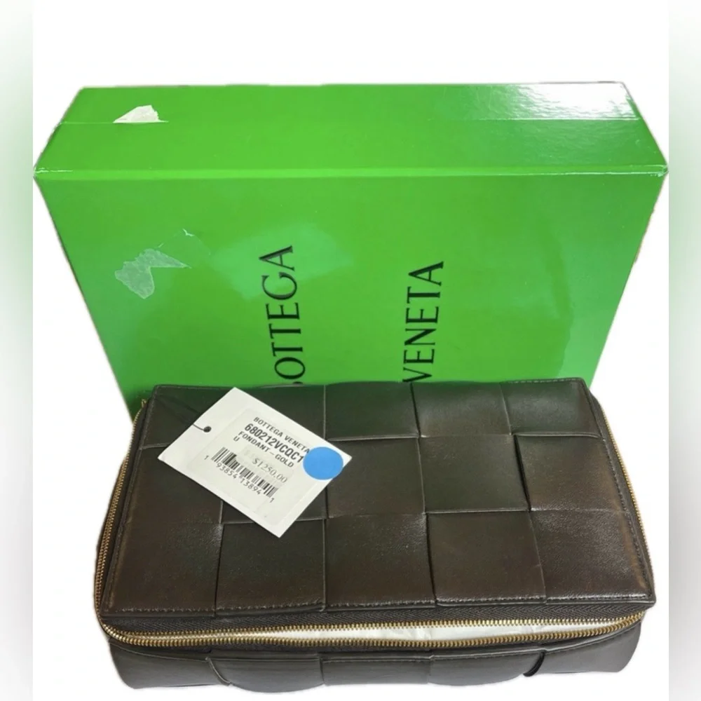 Rare Bottega Veneta Intrecciato Cassette Travel Case Fondant NWT + Dust Bag Auth